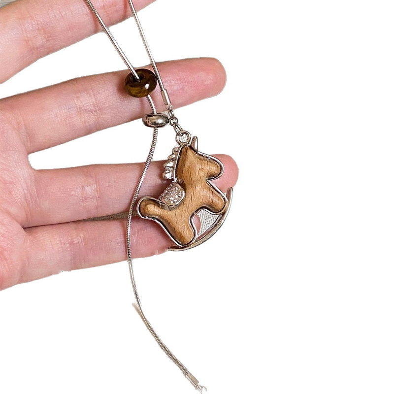 Огърлица с дървени мъниста и висулка конче-люлеещо се, дървен материал, редовна верижка, еднослойна, регулируема дължина 51–60 см