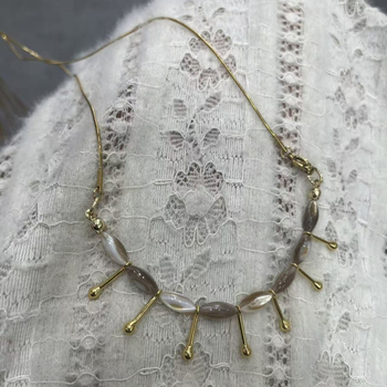 Винтидж огърлица с дървена мънистена верига, висулка във форма на лист от сплав