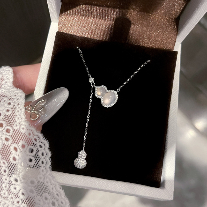 Ogrlica od srebra 925, privjesak od srebra 925, vrsta lanca: Flash o chain, duljina 41–50 cm, težina 2,51 g (Materijal: Srebro 925; Privjesak: Srebro 925; Stil lanca: Flash o chain; Duljina: 41–50 cm; Težina: 2,51 g)