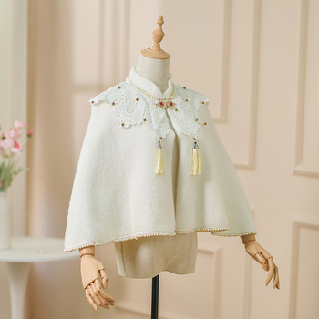 Външно облекло с качулка и наметало • полиестер • монокромен модел • бродерия • есен 2025