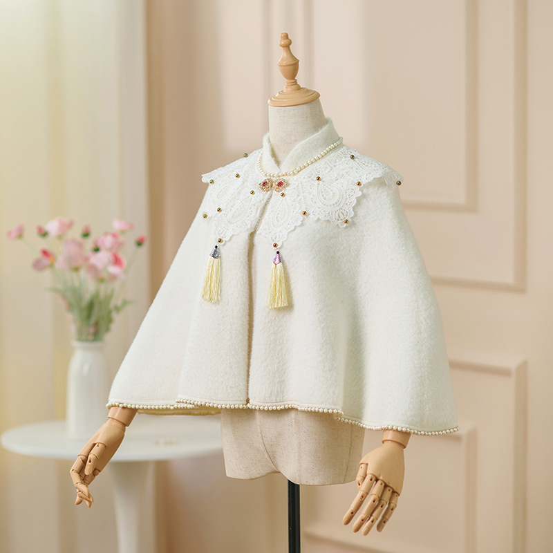 Външно облекло с качулка и наметало • полиестер • монокромен модел • бродерия • есен 2025