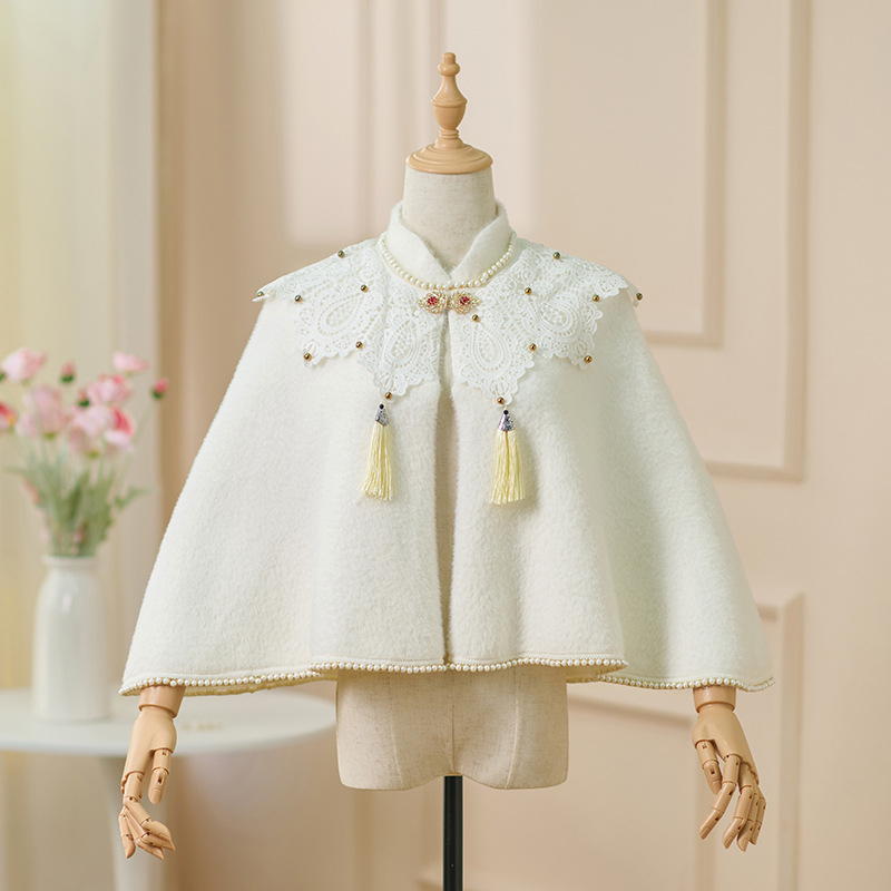 Външно облекло с качулка и наметало • полиестер • монокромен модел • бродерия • есен 2025