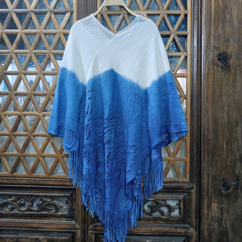 Shawl tie-dye με V-λαιμό, μάλλινο πουλόβερ-μανδύας για φθινοπωρινή-χειμερινή χρήση, βαμμένο με φυτικές βαφές