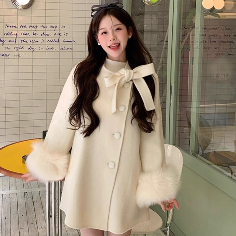 Sieviešu vilnas mētelis ar CAPE un mezglu - patchwork detaļa, vidēja garuma, brīvs piegriezums, pusatvērts apkaklis, garas piedurknes