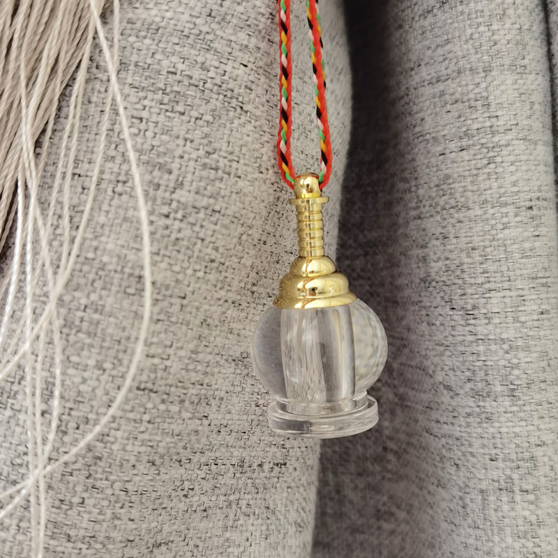 Colier cu pandantiv Gawu din acril și pandantiv Sherita – design geometric original