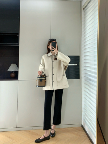 Ženski vuneni kaput s reverom, jednostruko kopčanje, dugi rukavi, debela vuna, duljina 50–65 cm