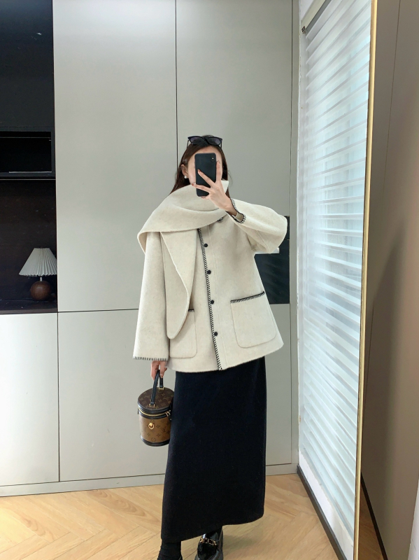 Ženski vuneni kaput s reverom, jednostruko kopčanje, dugi rukavi, debela vuna, duljina 50–65 cm