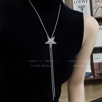 Hosszú pulóverhez való nyaklánc csillagmotívummal, állítható, minimalist stílus, ötvözetből, elektroplakált felülettel, beépített mesterséges ékkővel, Lixuan márka