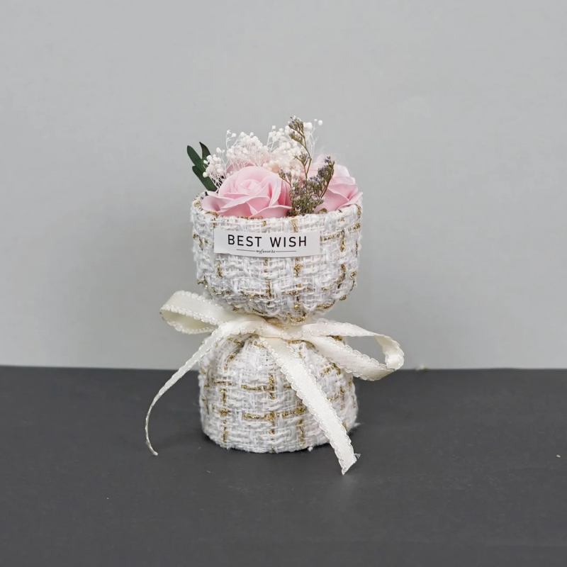 Mini buchet de trandafiri într-o cutie cadou cu flori de săpun — stil coreean, varietate de trandafiri, gata pentru cadou, cadou pentru festival