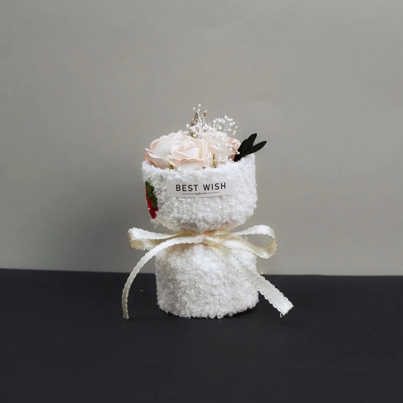 Mini buchet de trandafiri într-o cutie cadou cu flori de săpun — stil coreean, varietate de trandafiri, gata pentru cadou, cadou pentru festival