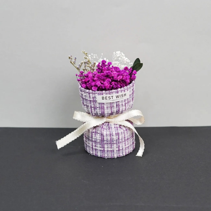 Mini buchet de trandafiri într-o cutie cadou cu flori de săpun — stil coreean, varietate de trandafiri, gata pentru cadou, cadou pentru festival