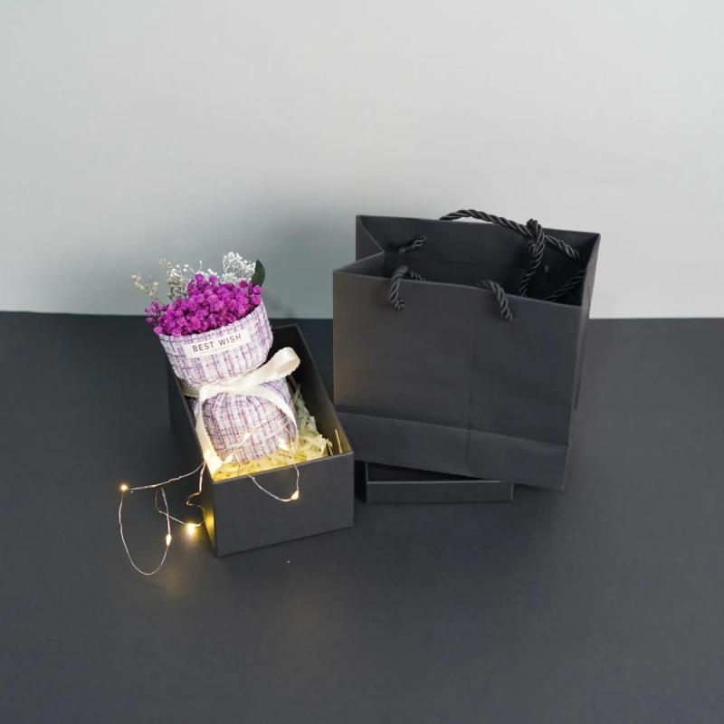 Mini buchet de trandafiri într-o cutie cadou cu flori de săpun — stil coreean, varietate de trandafiri, gata pentru cadou, cadou pentru festival