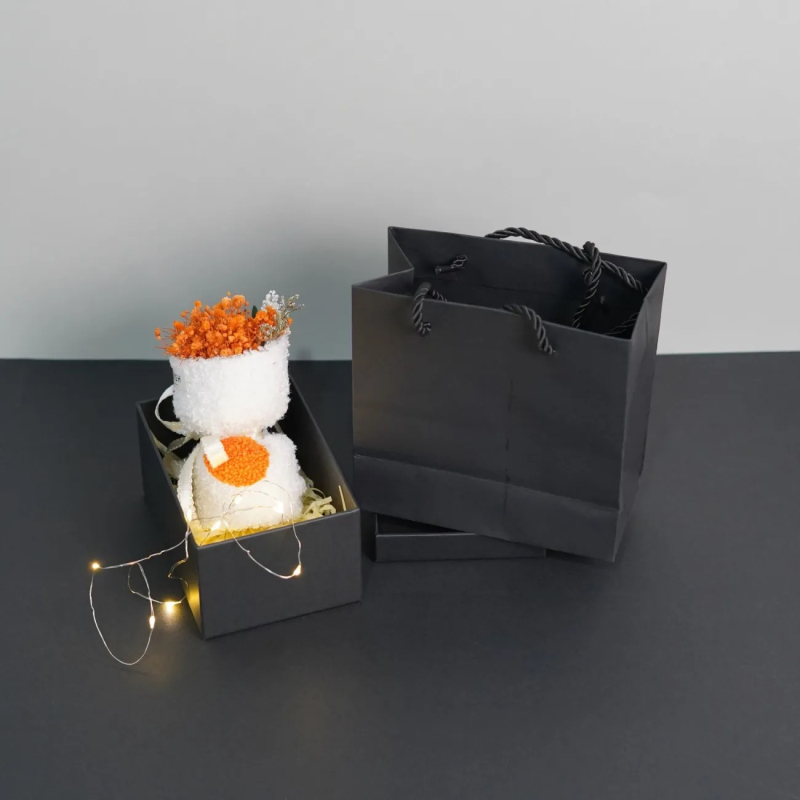 Mini buchet de trandafiri într-o cutie cadou cu flori de săpun — stil coreean, varietate de trandafiri, gata pentru cadou, cadou pentru festival