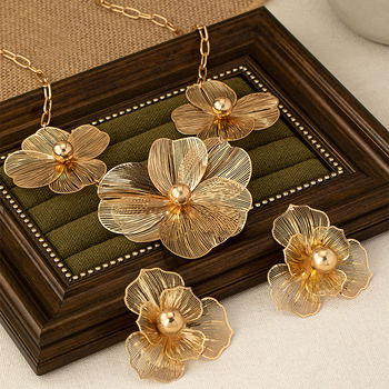 Σετ σκουλαρίκια και κολιέ – 3D διάτρητο λουλουδί με κοψίματα, σίδηρος, ηλεκτροπλατίωση, κανονική αλυσίδα, Φθινόπωρο 2025