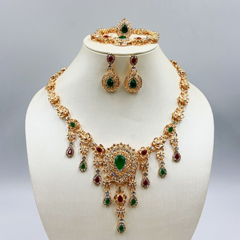 Četverodjelni set nakita: ogrlica s kapljastim privjeskom, naušnice, prsten i dodaci za ruku; legura, elektroplatiranje, ženski stil