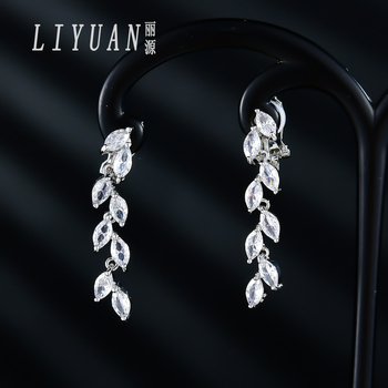 Bakreni set nakita: naušnice i ogrlica s križnom lancem, dijamantna završna obrada, geometrijski uzorak, za vjenčani izgled