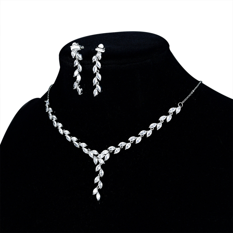 Bakreni set nakita: naušnice i ogrlica s križnom lancem, dijamantna završna obrada, geometrijski uzorak, za vjenčani izgled