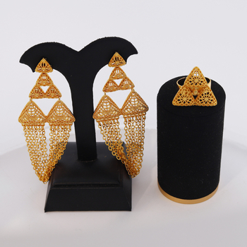 Set de bijuterii: cercei triunghi gofrat și inel, aliaj placat cu aur 24K, electroplacare, stil natural, iarna 2024