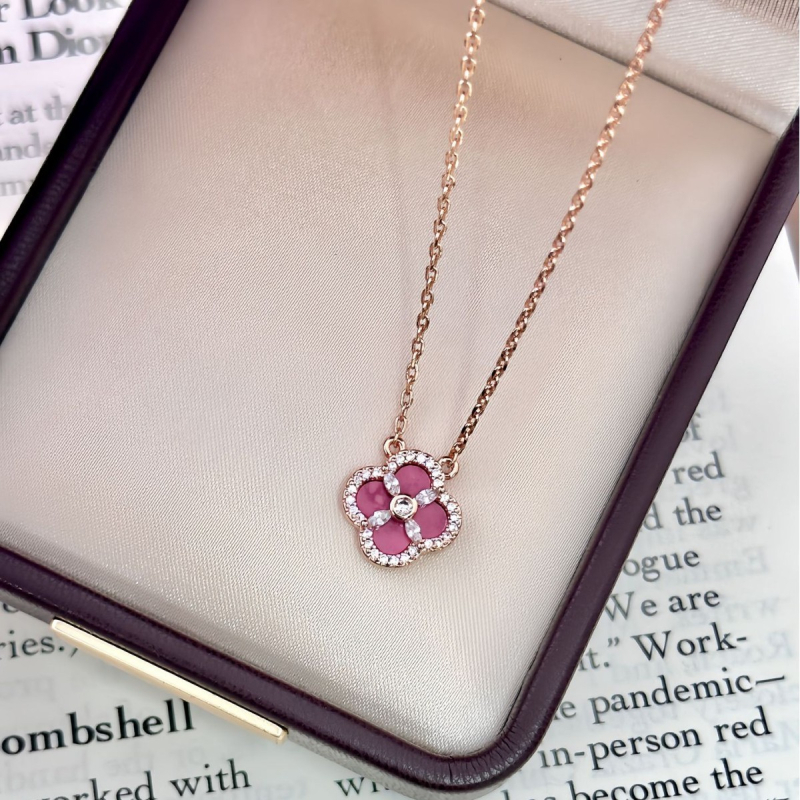 Set colier, brățară și cercei în formă de patru foi, din cupru cu placare electrolitică, pentru femei