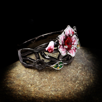 Gotski bakreni set nakita s cvjetnim motivom: naušnice, ogrlica i narukvica, križni lanac i ugradbeni od mješovitih kamenčića