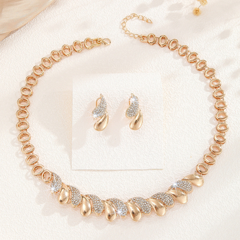 Set ogrlice i naušnica od legure s elektropoliranim završetkom, V-obliki stil, motivi srca, kapljice vode i zvončići.