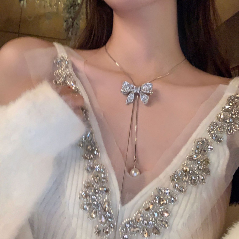 Vintage lanac za džemper s rhinestones mašnicom, ručno pleteno, proljeće 2025