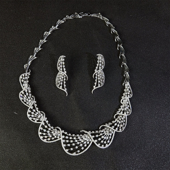 Set nakita: ogrlica i naušnice sa cirkonom – uvijeni lanac, privjesak od legure, cvjetni uzorak, proljeće 2025