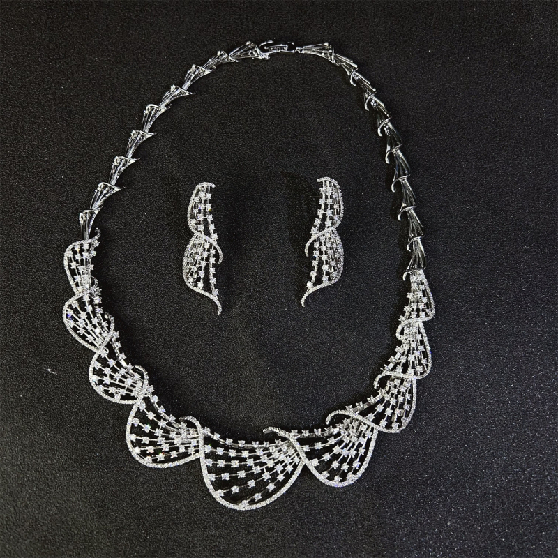 Set nakita: ogrlica i naušnice sa cirkonom – uvijeni lanac, privjesak od legure, cvjetni uzorak, proljeće 2025