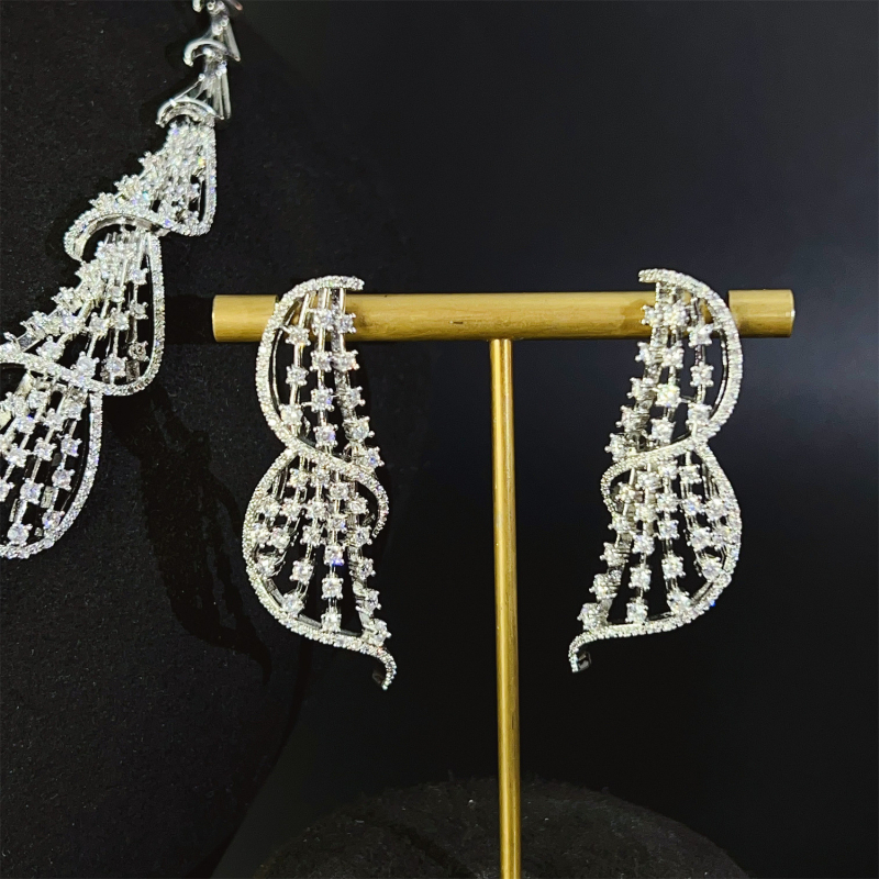 Set nakita: ogrlica i naušnice sa cirkonom – uvijeni lanac, privjesak od legure, cvjetni uzorak, proljeće 2025