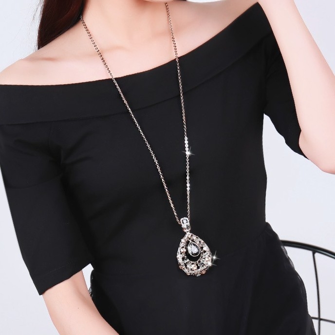 Garā adījuma kaklarota džemperim, kaplodveida kulons, čūsku veida ķēde, 51–80 cm