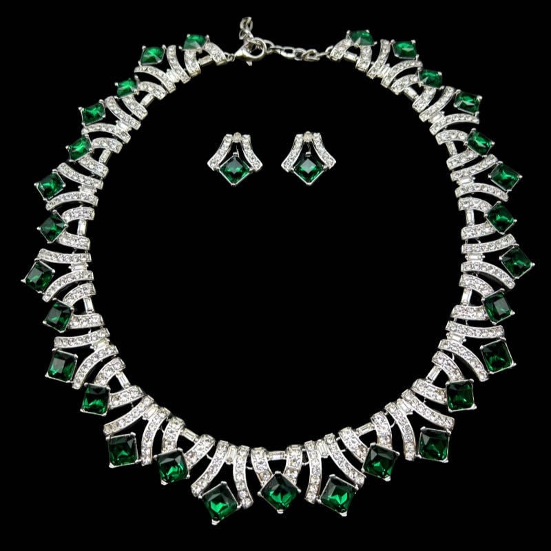 Комплект бижута в ретро дворцов стил: колие и обеци от сплав с инкрустирани полускъп камъни, геометричен мотив