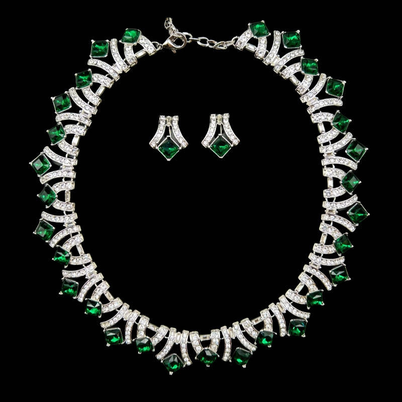 Комплект бижута в ретро дворцов стил: колие и обеци от сплав с инкрустирани полускъп камъни, геометричен мотив