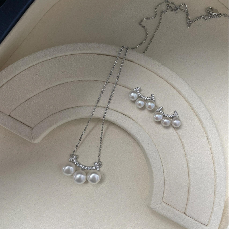 Комплект колие и обеци с перли от S925 сребро — естествени сладководни перли, мотив Усмивка, колие с O-образна верига