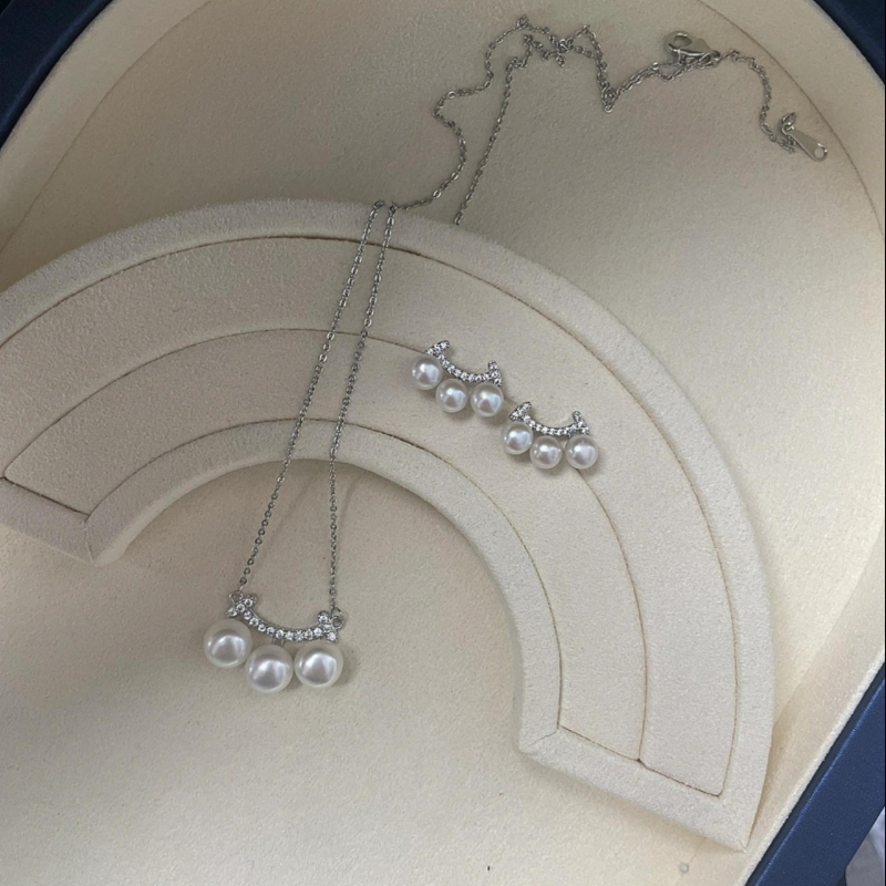 Комплект колие и обеци с перли от S925 сребро — естествени сладководни перли, мотив Усмивка, колие с O-образна верига