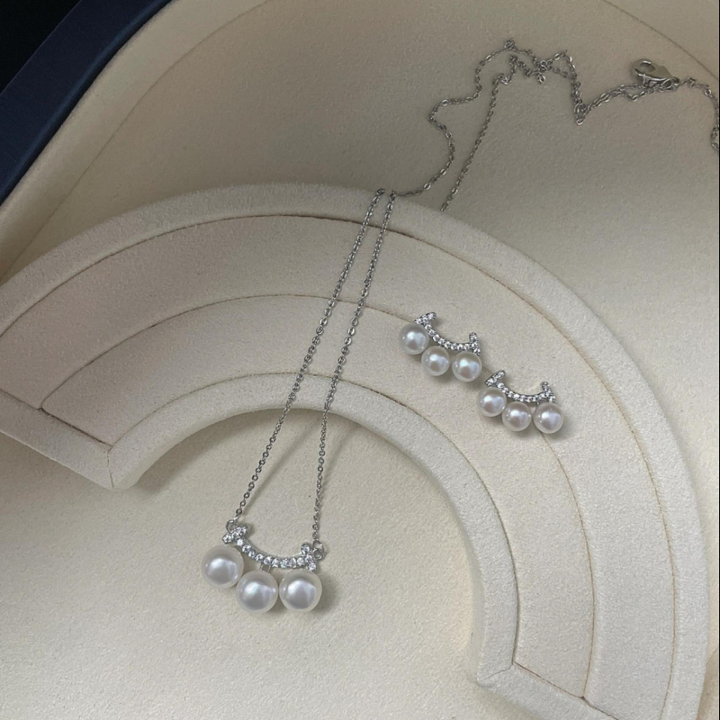 Комплект колие и обеци с перли от S925 сребро — естествени сладководни перли, мотив Усмивка, колие с O-образна верига