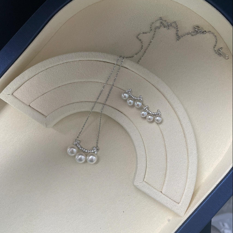 Комплект колие и обеци с перли от S925 сребро — естествени сладководни перли, мотив Усмивка, колие с O-образна верига