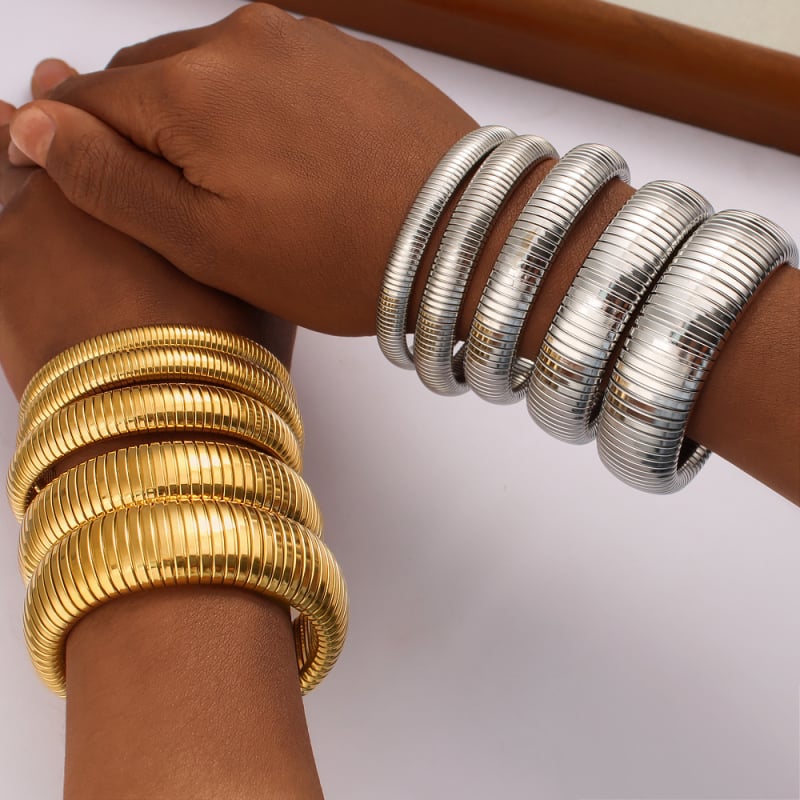 Титиева стомана: гривна-колие с ключична верига, електроплатинация; модел звезди/слънце и луна/космос; комплект: колие и бижу