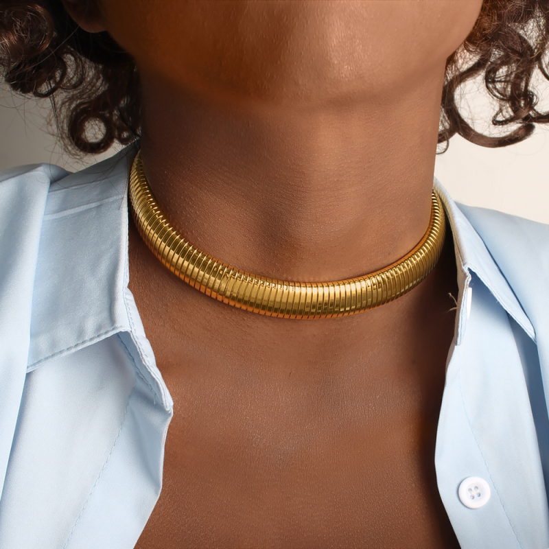 Титиева стомана: гривна-колие с ключична верига, електроплатинация; модел звезди/слънце и луна/космос; комплект: колие и бижу