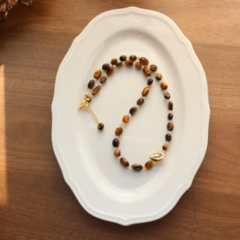 Colier cu materiale mixte, finisaj Seiko, design geometric, lanț tip O, lansare primăvara 2025