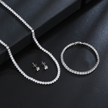 Комплект бижута от три части: колие с кръгъл цирконий на бамбукова верижка с обици и гривна; материал: мед и цирконий, електроплатина; вложки от смесени камъни; мотиви звезди, слънце и луна, вселена