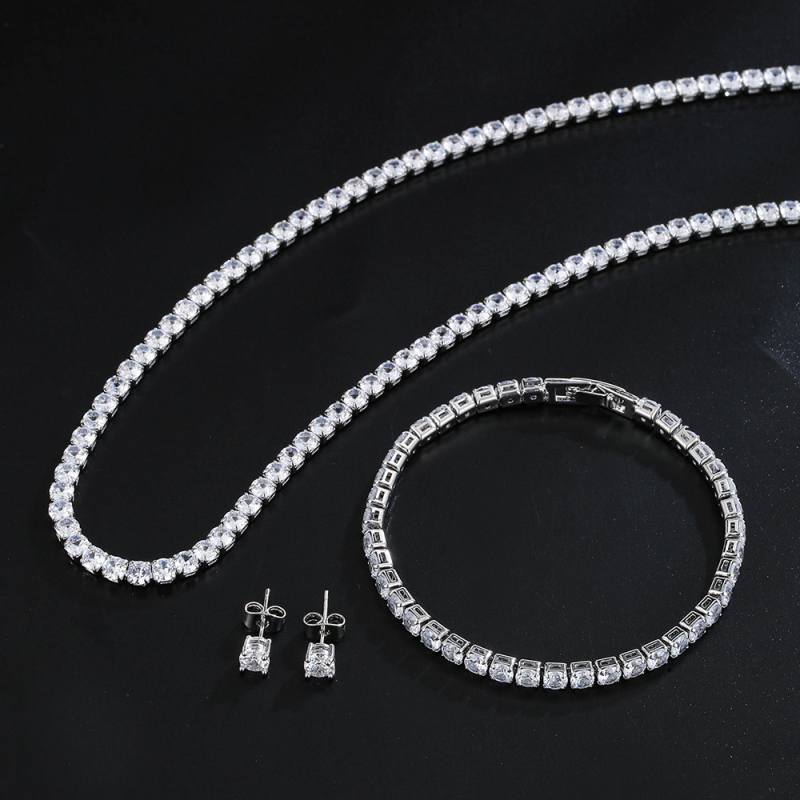 Комплект бижута от три части: колие с кръгъл цирконий на бамбукова верижка с обици и гривна; материал: мед и цирконий, електроплатина; вложки от смесени камъни; мотиви звезди, слънце и луна, вселена