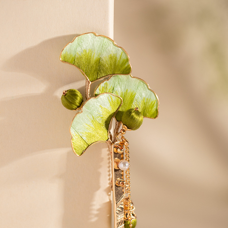 Accesoriu pentru cap – clips pentru păr, în formă de frunză, stil retro cu ciucuri, materiale mixte, primăvara 2025