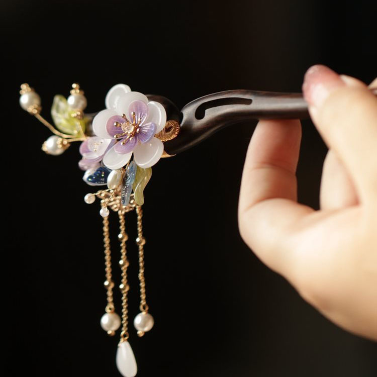 Agrafă de păr din lemn, stil retro, cu detalii florale – potrivită ca dar pentru nuntă sau zi de naștere