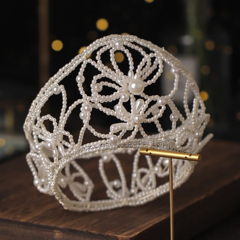 Vintage hajdísz virágos korona, kézzel készült, kevert anyagok, korona forma, 2025 téli kiadás, esküvőkre alkalmas