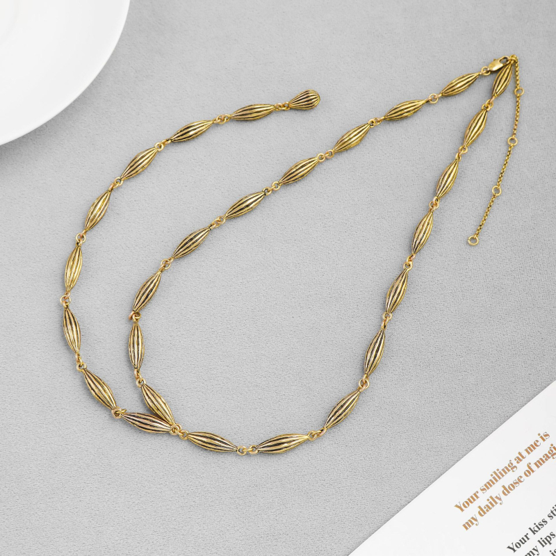 Colier din alamă cu formă bob de cacao, lanț cu mărgele, greutate 71,3 g, stil palat, lansare iarnă 2025