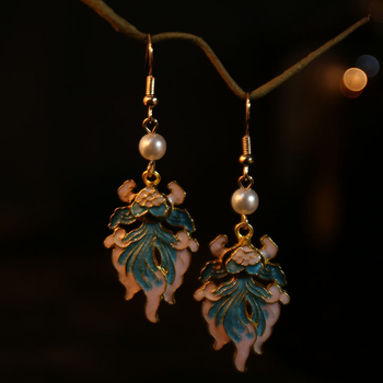 Vintage virág alakú hajdísz ötvözetből, elektroplatált felülettel (Anyag: ötvözet; Stílus: vintage; Forma: virágok; Feldolgozás: elektroplatírozás; Megjelenés: őszi 2025)