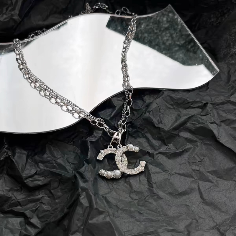 Colier cu litera C dublă, design ușor de lux, aliaj, finisaj diamant, lanț drept, pentru femei, toamna 2024