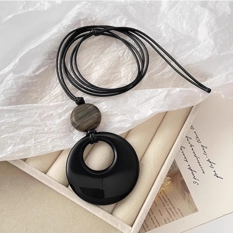 Colier cu pandantiv geometric rotund, lanț de tip colier, finisaj polizat, ușor (~6 g), stil japonez-coreean