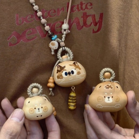 Colier cu pandantiv pisică, rășină, pandantiv din lemn, circumferință 51-60 cm