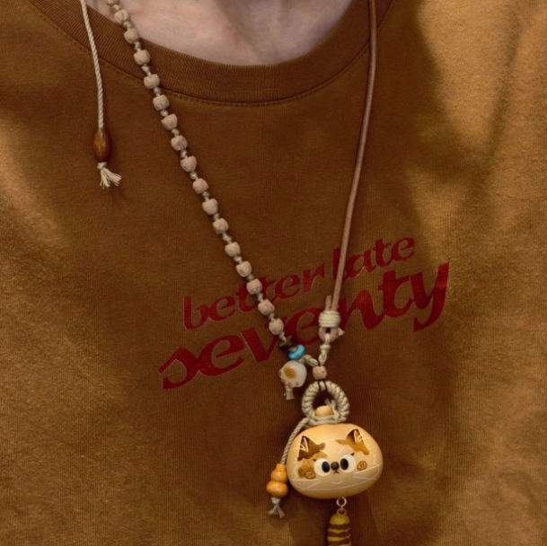 Colier cu pandantiv pisică, rășină, pandantiv din lemn, circumferință 51-60 cm